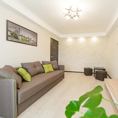 Artal Apartment On Iordanskaya 22 Kiev Extérieur photo